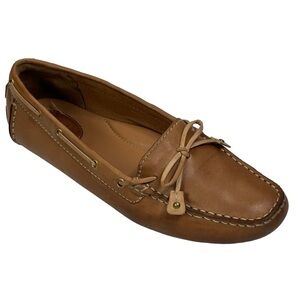 Clark’s Artisan Camel Colored Cushioned Footbed Tasseled Driving Loafer Size 7.5